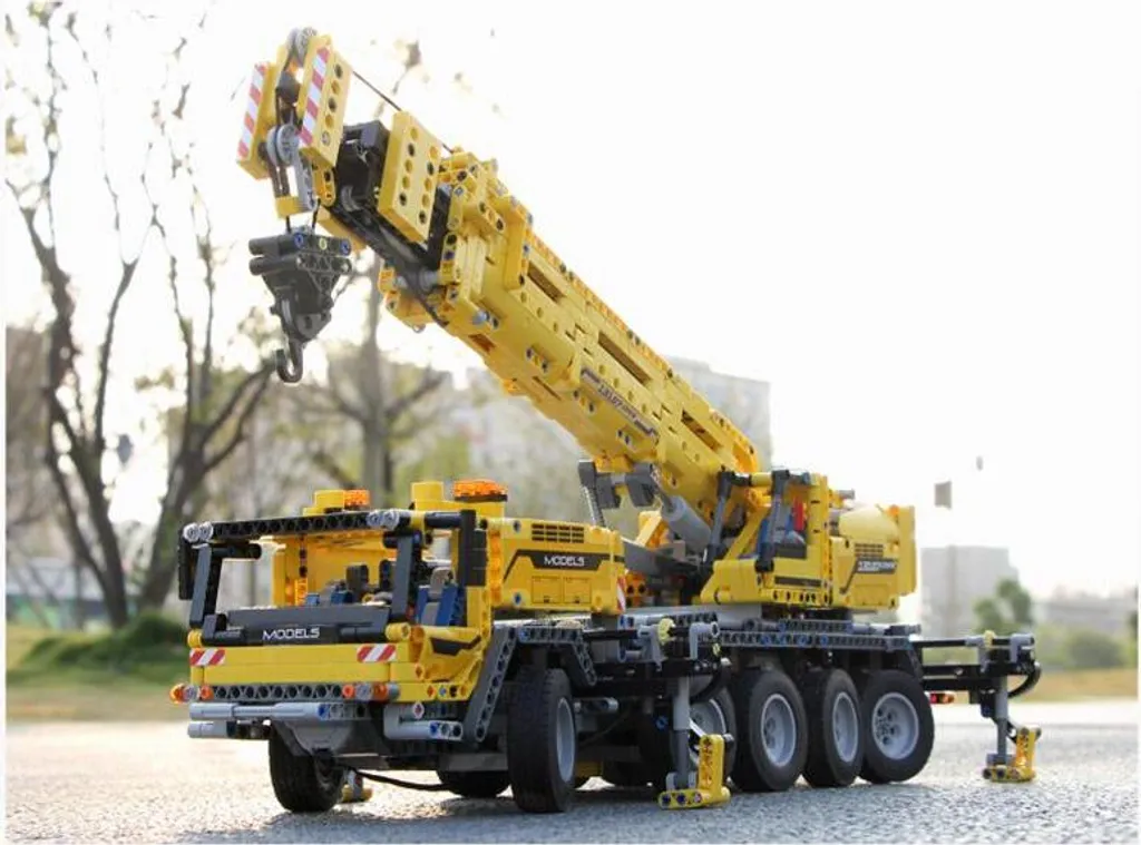 Mould King 13107 Teleskop Schwerlast-Kran-Wagen 8 Motoren Souveräne Kraft 8 Mould King 13107 Teleskop Schwerlast-Kran-Wagen 8 Motoren Souveräne Kraft - Image 8