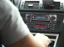 Caliber Autoradio Mit Bluetooth, CD-Player, DAB+ Und UKW-Radio - USB - 1 DIN - Retro Chrome Design (RCD120DAB-BT) -Volkswagen Kenwood Verkaufe 35fd83fa1003a07b507b3ec8e3a3e5f1