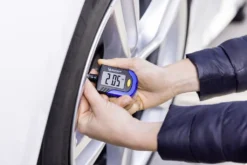 MICHELIN Digitaler Reifendruck-/Profiltiefenmesser -Volkswagen Kenwood Verkaufe 4869d8a8cd808b4d3794d8e6b63f0ac8